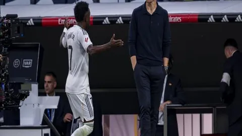 阿莫林揭秘：节礼日赛事价值连城，此刻全队一心，只为荣耀胜利！